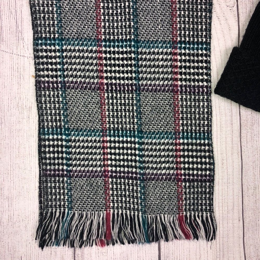 AE outfitters, merona beanie, plaid scarf - Picture 2 of 6